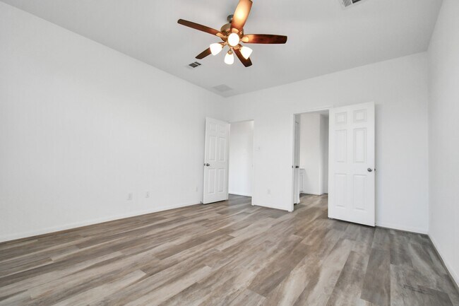 Building Photo - 9607 Slumbering Willow Ln