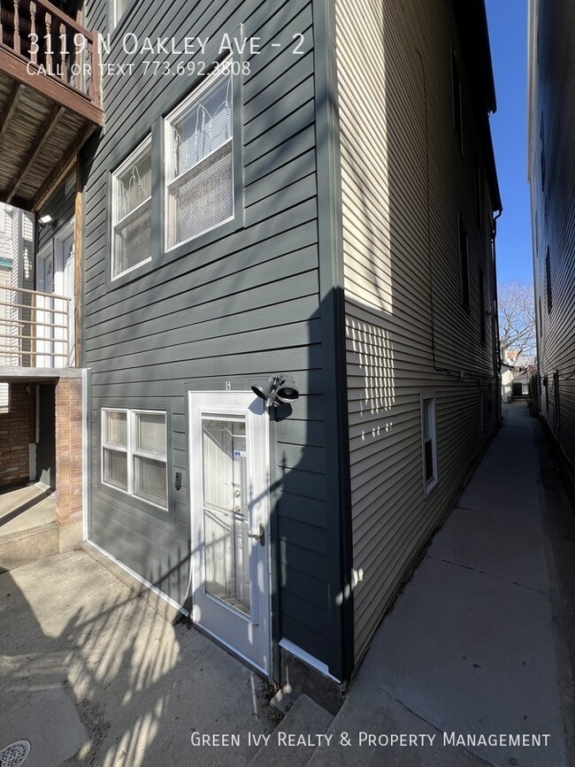 Building Photo - 3119 N Oakley Ave