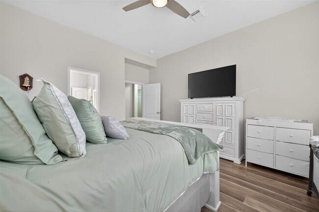 Building Photo - 19343 Dickson Park Dr