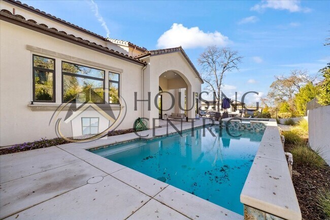 Building Photo - Breathtaking Luxury Custom Rental in Guard Gated Serrano Golf Community!!