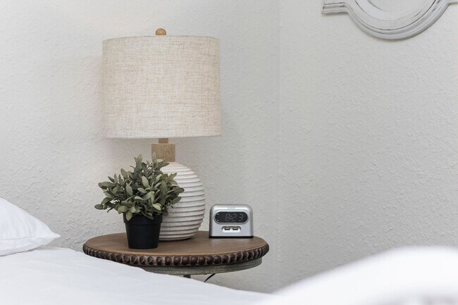 Building Photo - All Inclusive Seasonal Rental Available Oc...