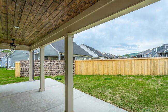 Building Photo - 8955 Silver Maple Dr