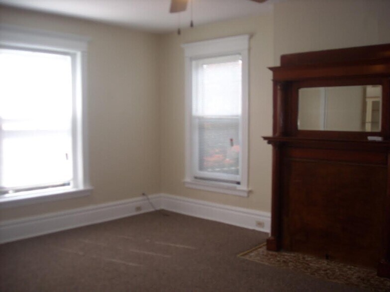 Large dining area off of kitchen - 339 S Aiken Ave