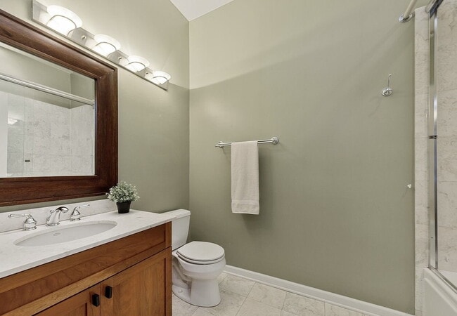 Building Photo - "Spacious 3-Bedroom Condo with Finished Ba...