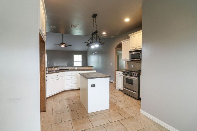 Building Photo - New vinyl plank in bedrooms, hall, new paint, new heat & air conditioning system 2025, large livi...