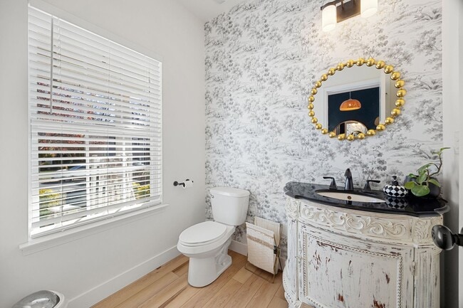 Building Photo - Discover this stunning 3-bedroom, 2.5-bath...