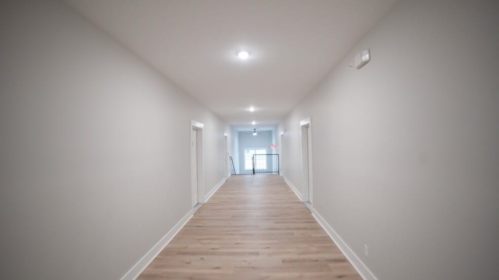 Building Photo - Woodlawn Estates