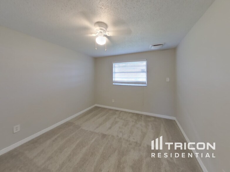 Building Photo - 6801 Wayside Ct