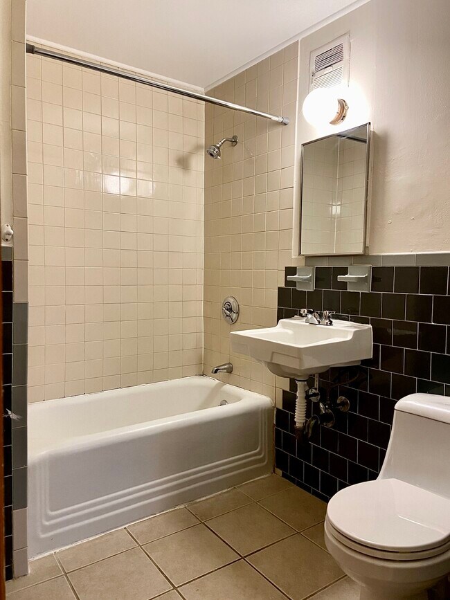 Building Photo - 257 Beacon St