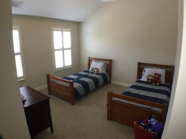 Building Photo - 2104 McFarlin Ln