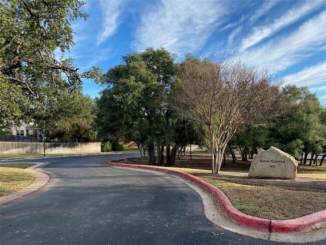 Building Photo - 516 Lark St