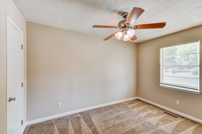 Building Photo - 1035 Barclay Dr