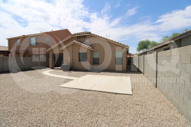 Building Photo - 45588 W Tulip Ln
