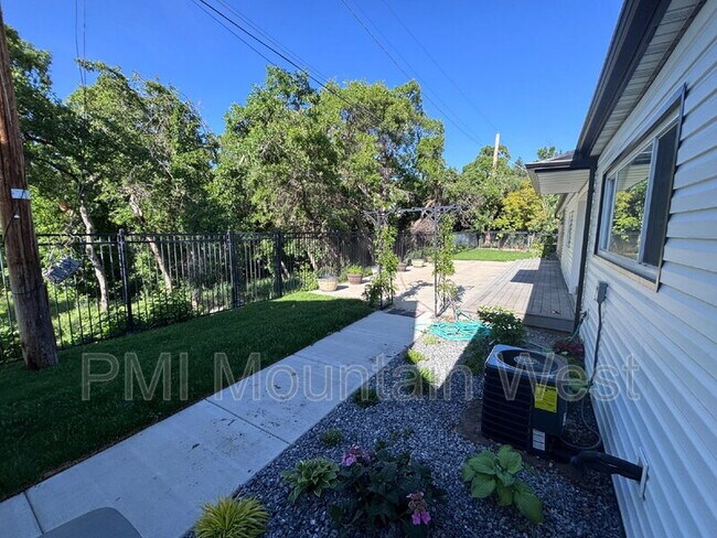 Building Photo - 985 Horsley Cir