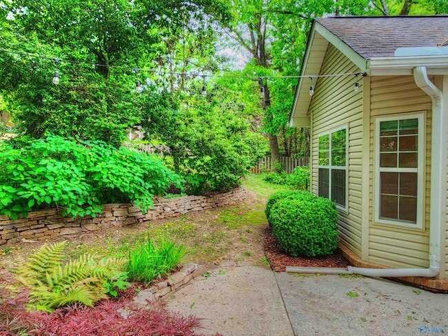 Building Photo - 93 Fernbrook Ct