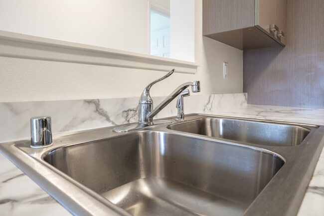 Building Photo - Unfurnished Modern 2 Bed/2 Bath - The Flat...