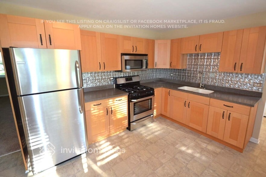 Building Photo - 1875 N Newport Rd