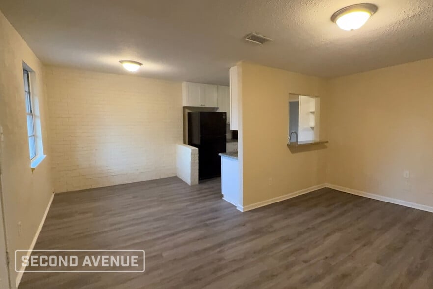 Building Photo - 501 Pamela Dr