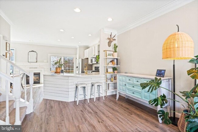 Building Photo - 10136 Pale Rose Loop