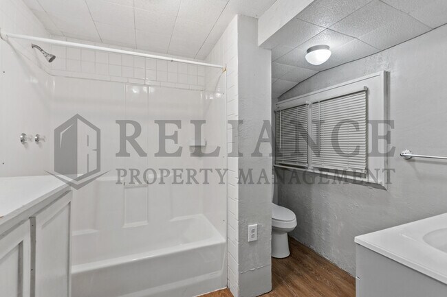 Building Photo - 719 S Glenn St