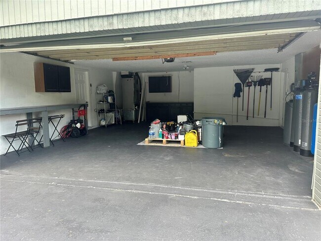 Building Photo - 12922 Post Rd