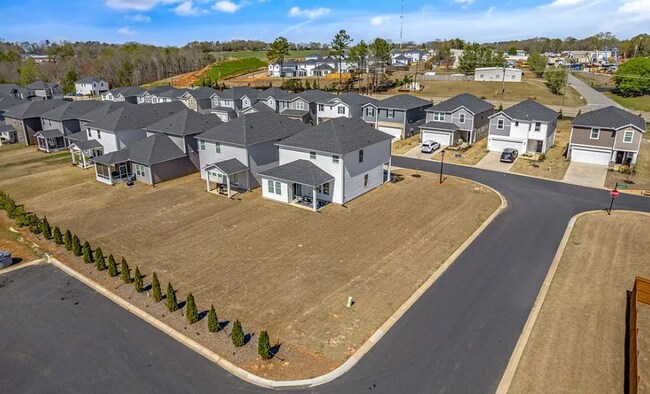 Building Photo - Modern 3 Bedroom Home Available October 1s...