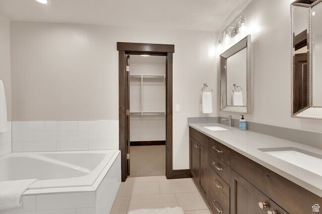 Building Photo - 6357 E 820 S