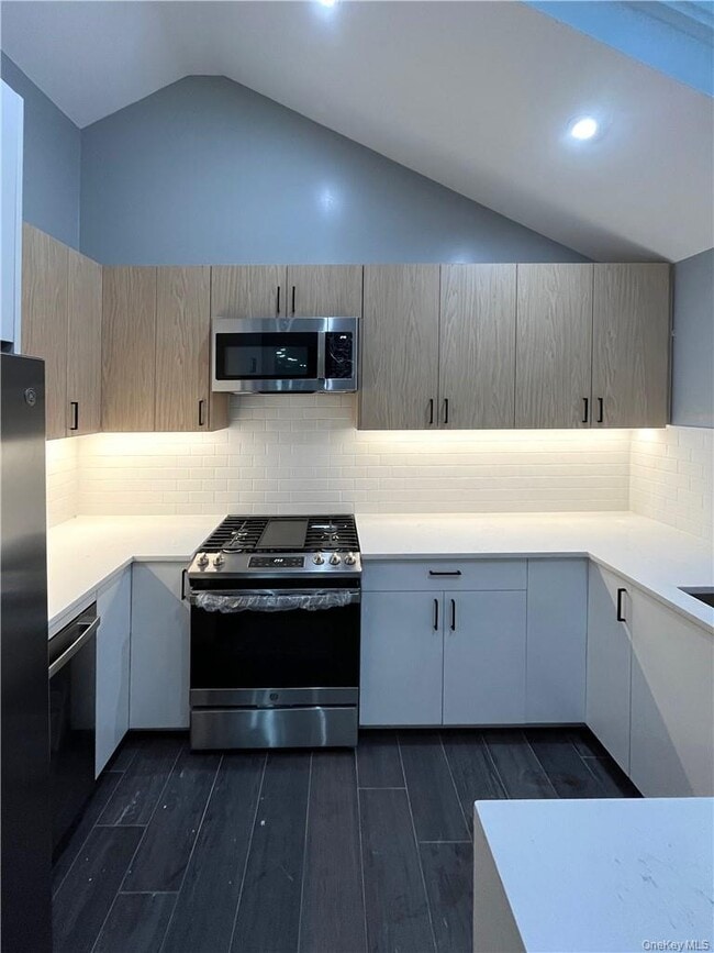 Building Photo - 31 Riverside Ave