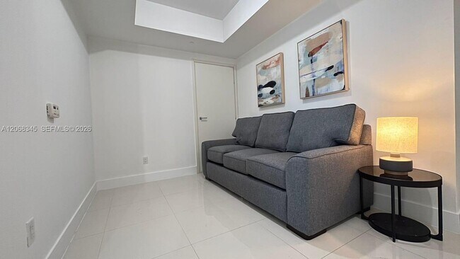 Building Photo - 1300 Brickell Bay Dr
