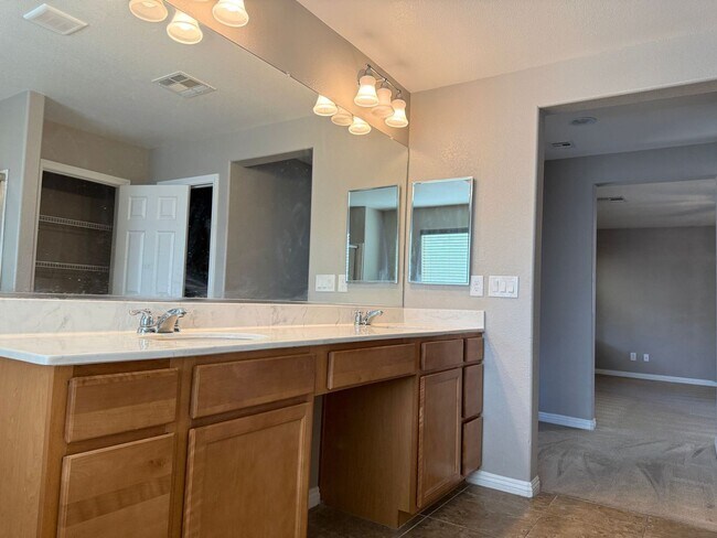 Building Photo - Beautiful home located in Summerlin North