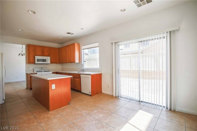 Building Photo - 4420 Pacific Crest Ave