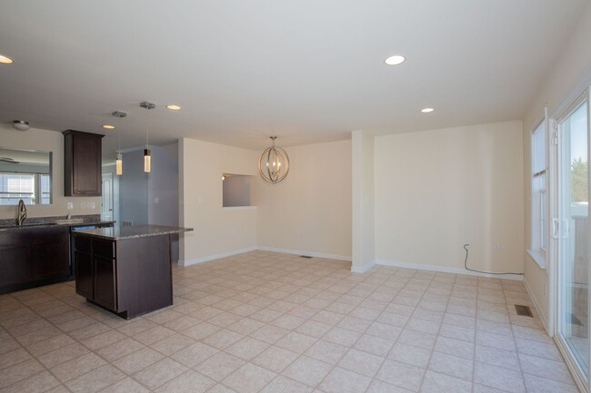 Building Photo - 3 bed, 2full/2 half bath Townhome in Marti...