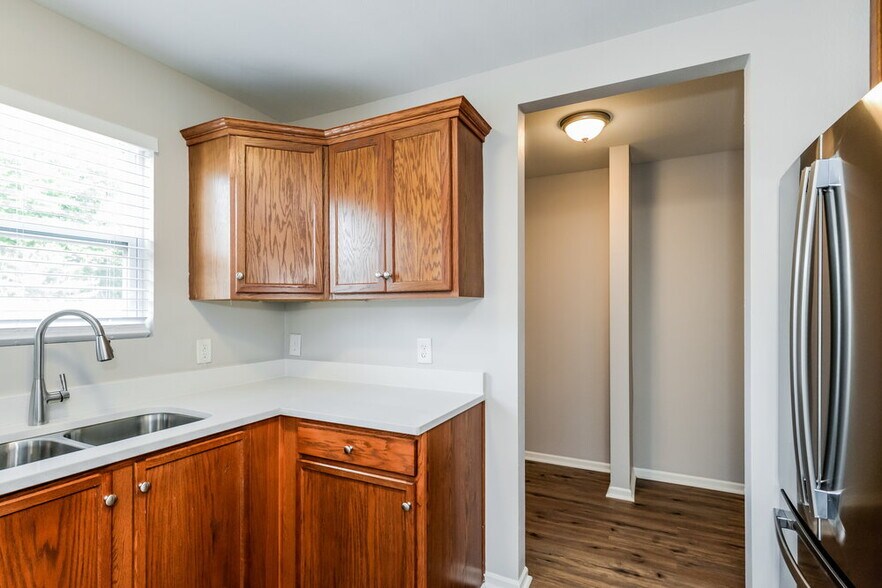 Building Photo - 275 Ranlo Ave