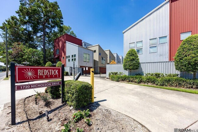 Building Photo - 1720 Nicholson Dr