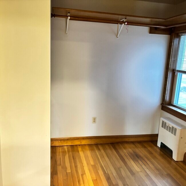 Building Photo - 903 Prospect St