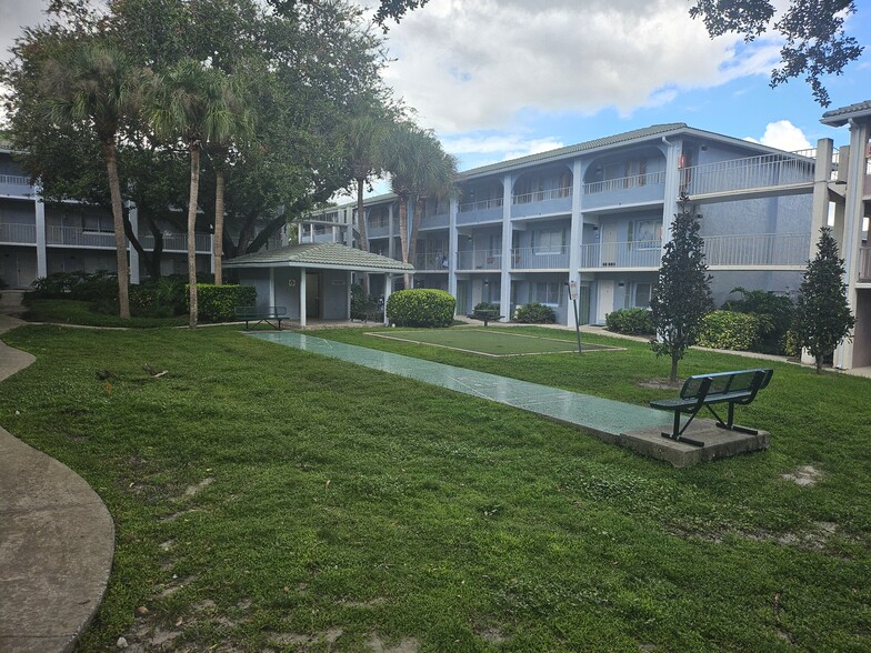 Building Photo - 131 Water Front Way