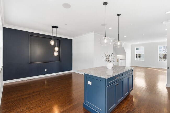 Building Photo - 26 River St