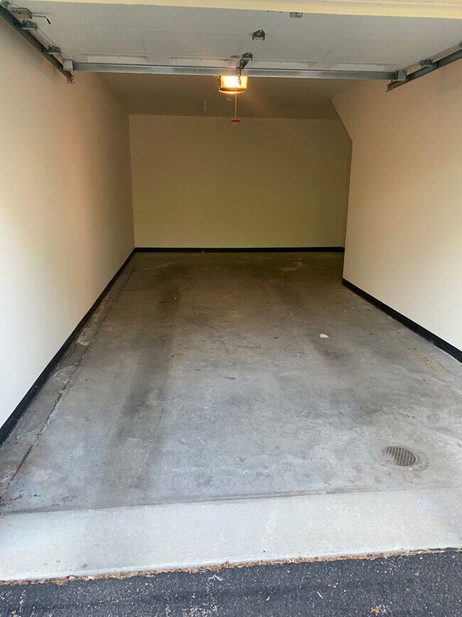 Building Photo - 1807 S 92nd St