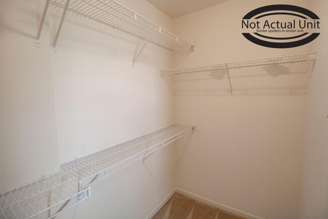 Building Photo - 5000 Derby Ridge Dr