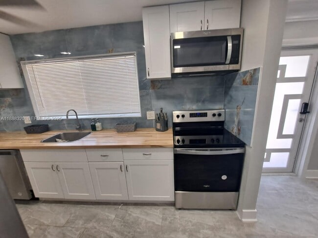 Building Photo - 2242 Polk St