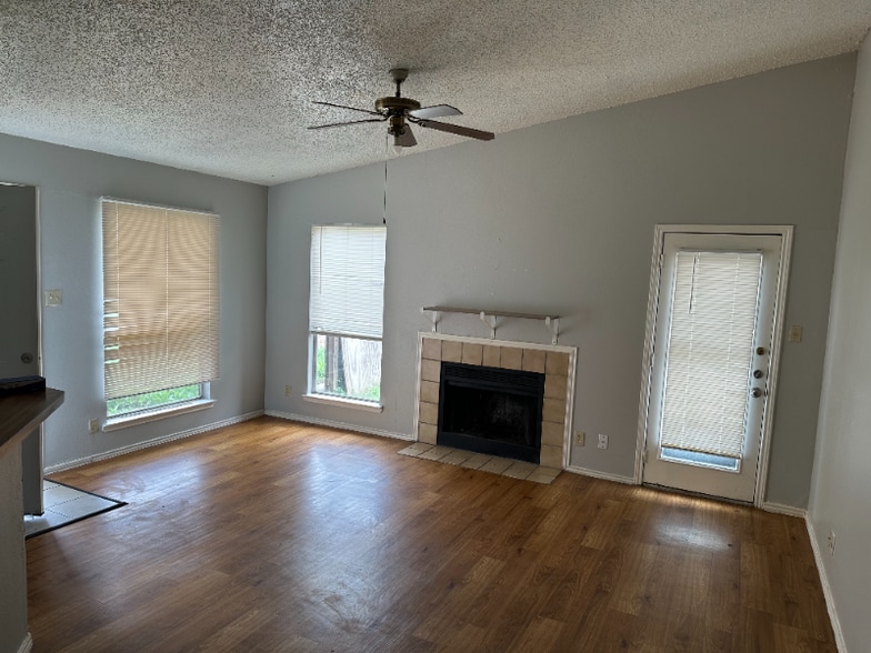 Building Photo - 5514 Lochmoor