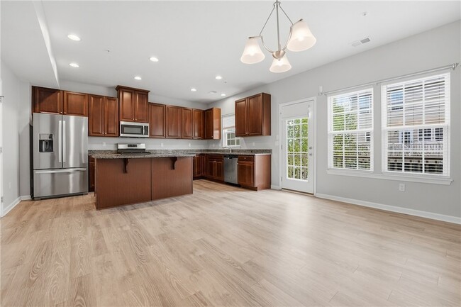 Building Photo - 202 Pointe View Dr