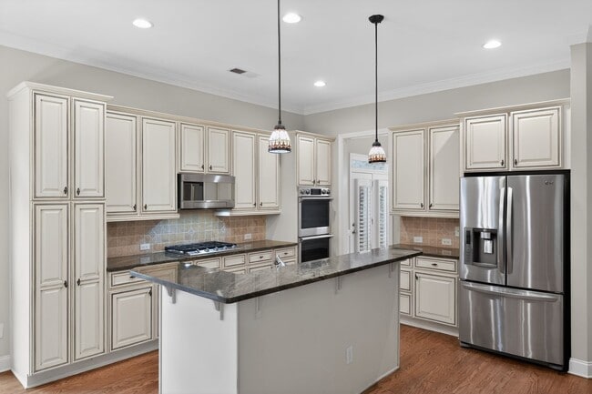 Building Photo - 2979 Gateland Square