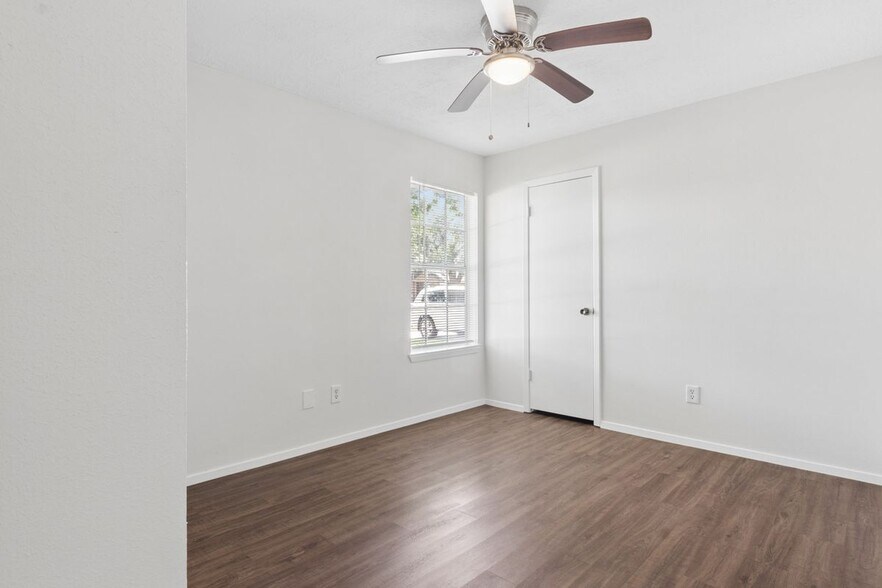 Building Photo - 2504 Ewell Dr