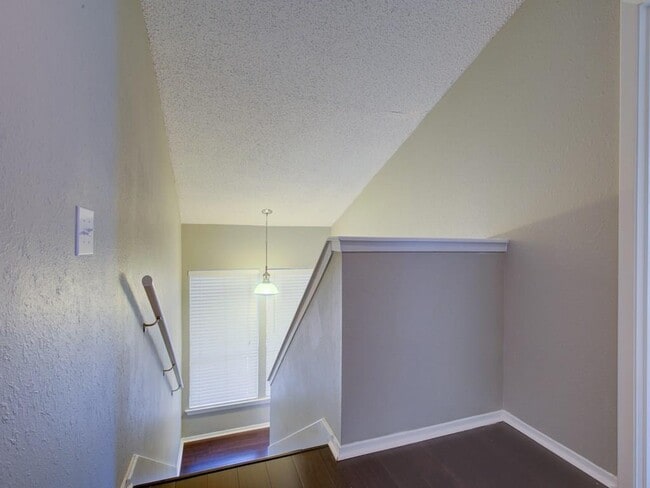 Building Photo - 8402 Tallwood Dr