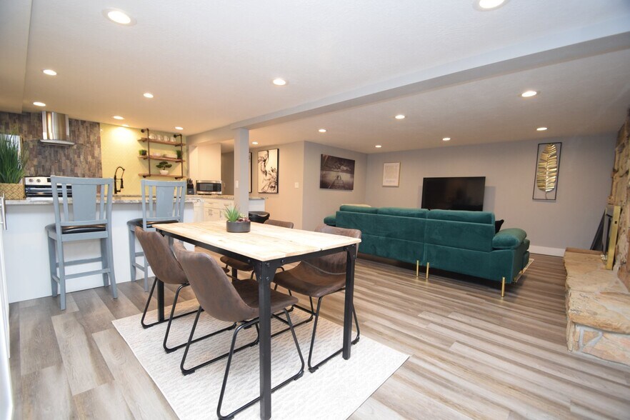 Building Photo - 280 E 200 S