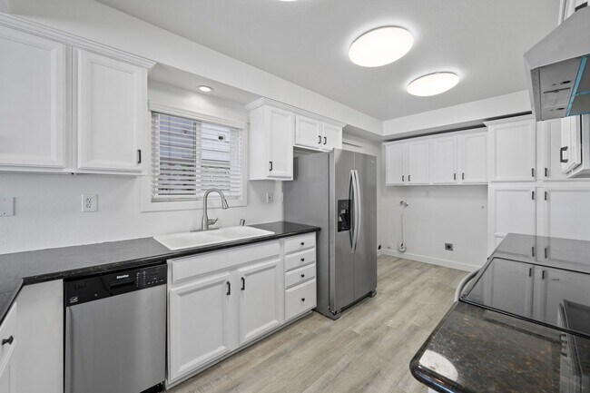 Building Photo - 403 38th St