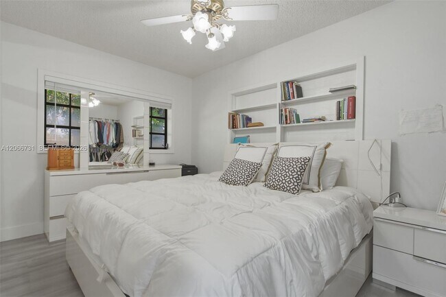 Building Photo - 11621 NW 58th Pl