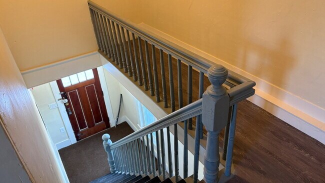 Building Photo - 4 Bed, 1 Bath, plus Bonus Room in Rochester!