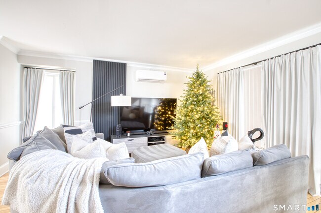 Building Photo - 60 Lawn Ave